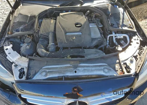 2018 Mercedes-Benz C 300 z USA, uszkodzony, nr VIN 55SWF4JB7JU241958